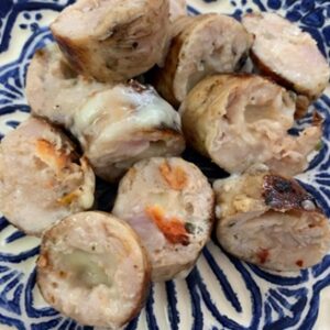 LINGUIÇA DE FRANGO COM TOMATE SECO E QUEIJO CANASTRA